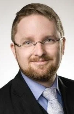 Portrait of keynote speaker Evan Leybourn